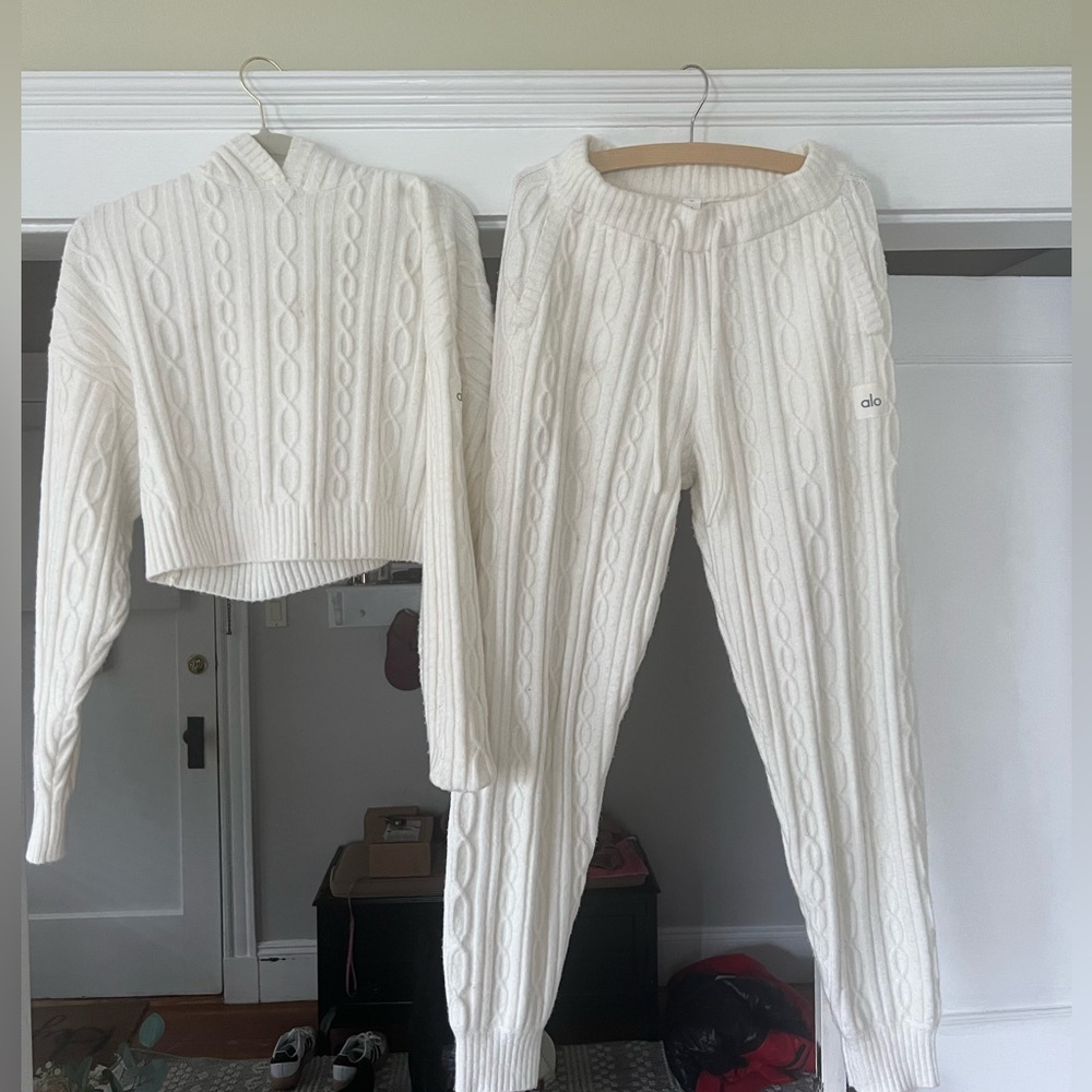 Alo Cable knit winter bliss set in ivory size small new